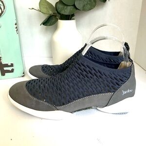 Jambu Dory Waterproof Perforated Lightweight Outdoor Activity Sneakers. Size 8